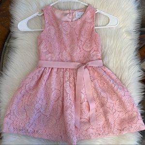 Beautiful 4T Children’s Place lace dress like new